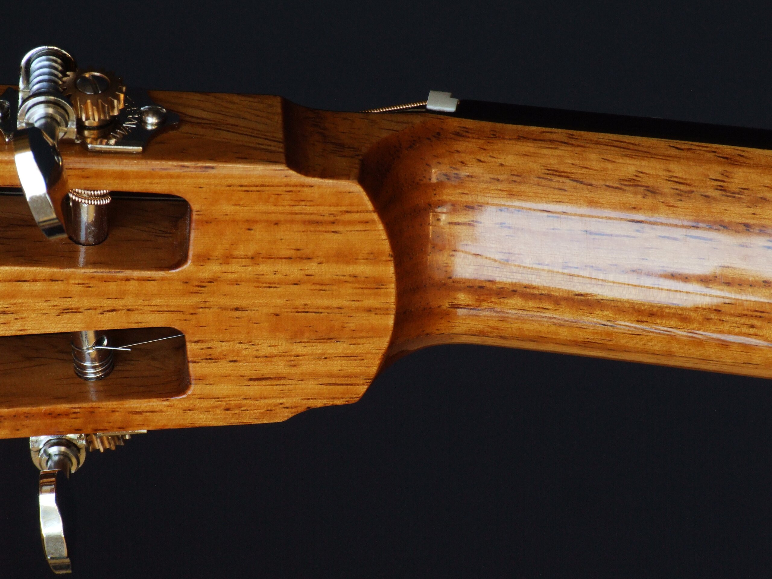 Throat of a slot-head steel string guitar